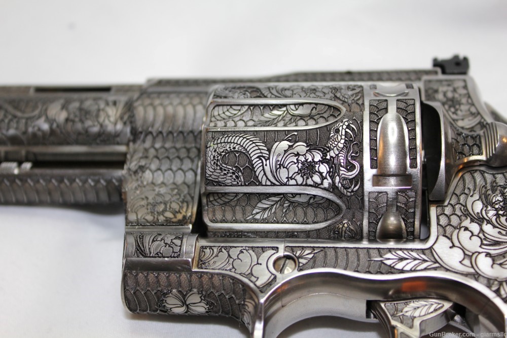 VERY BEAUTIFUL! Colt Anaconda 8" custom engraved with Colt Rosewood grips-img-5