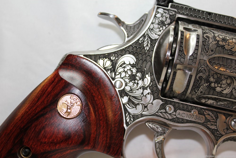 VERY BEAUTIFUL! Colt Anaconda 8" custom engraved with Colt Rosewood grips-img-16