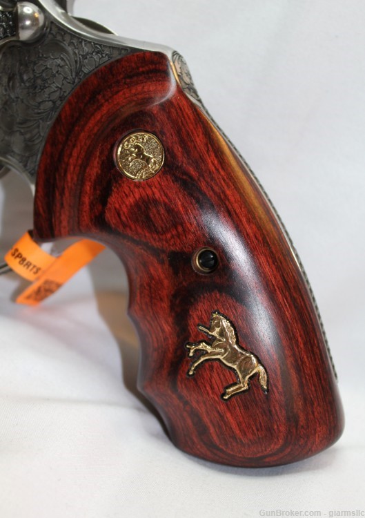 VERY BEAUTIFUL! Colt Anaconda 8" custom engraved with Colt Rosewood grips-img-8