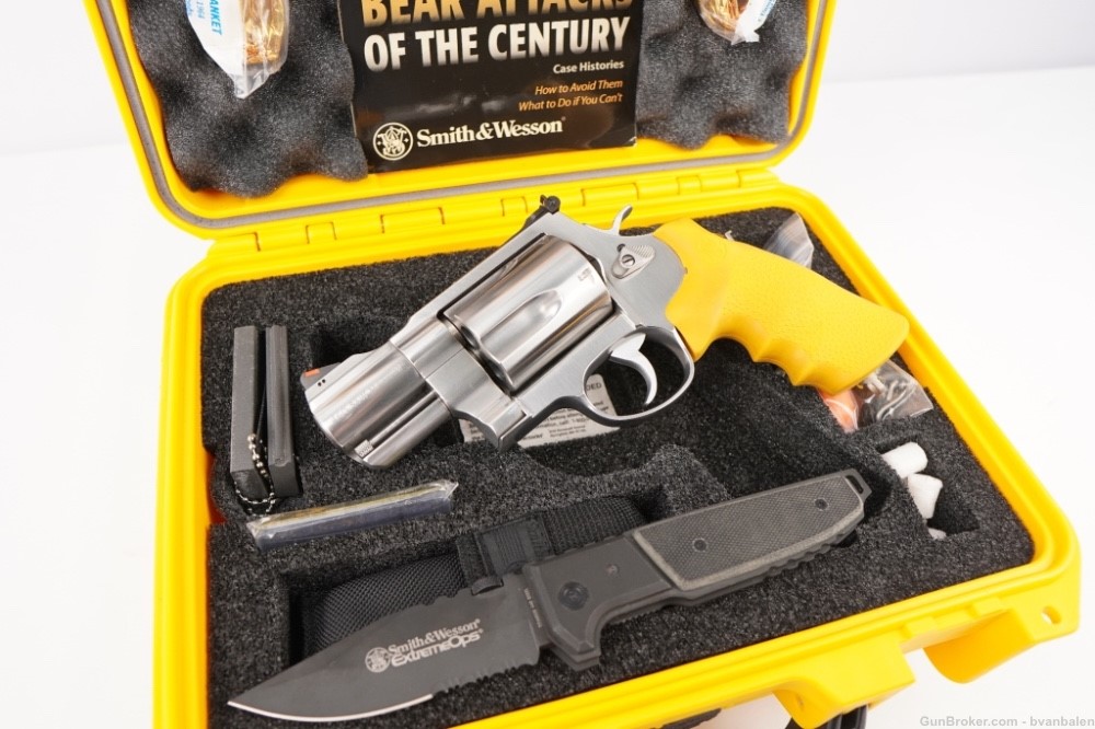 RARE limited Smith & Wesson 460 ES Bear Survival  Kit -img-17