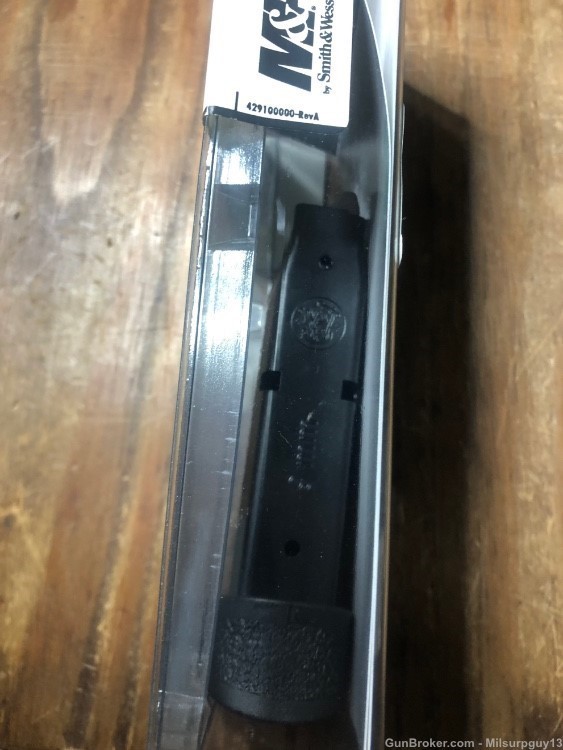 Smith and Wesson M&P 9 compact 12rd magazine with finger rest 9mm 194530000-img-3