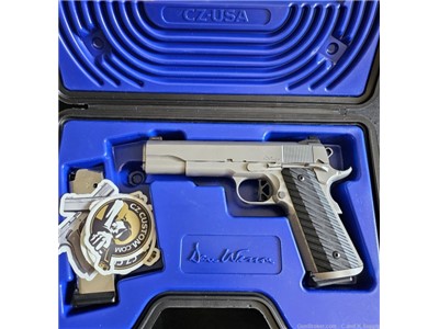Dan Wesson Valor Stainless 45acp 5" 01824 SOLD BY CZ CUSTOM AS VALOR 2020