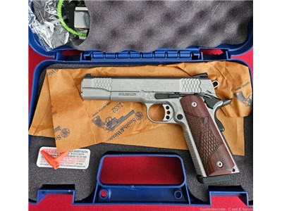 Smith & Wesson 10270 1911 E-Series .45 Engraved NIB with display case