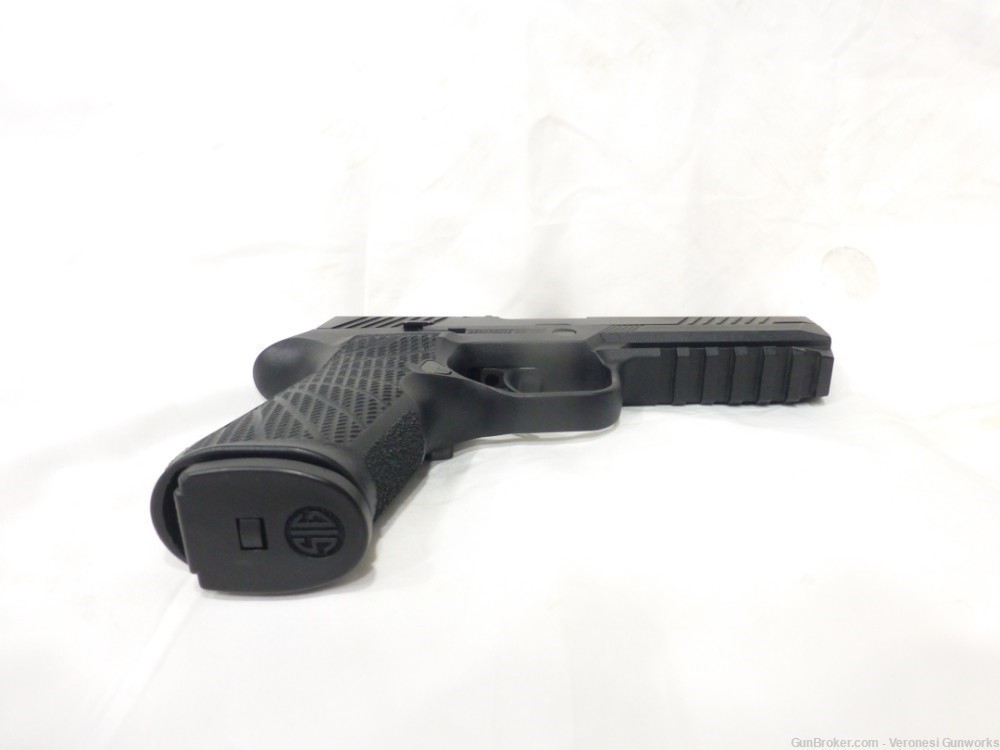 Sig P320 9mm Pistol Wilson Combat Grip Module 17 rd Holster EXCELLENT-img-8
