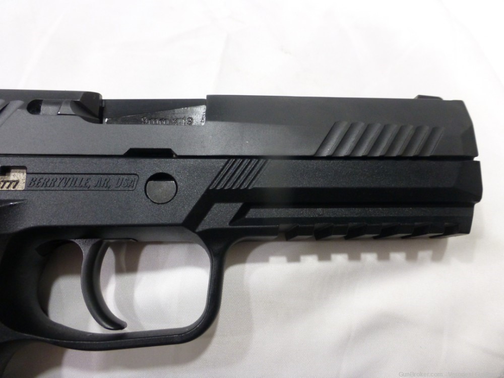 Sig P320 9mm Pistol Wilson Combat Grip Module 17 rd Holster EXCELLENT-img-3
