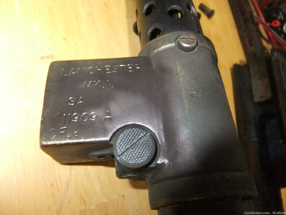 Lanchester MKI WWII British 9mm Dummy Machine Gun MP28 STEN Display -img-0