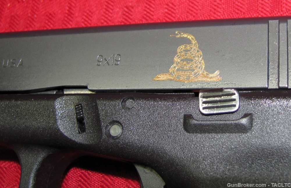 GLOCK 19 GEN3 "DON'T TREAD ON ME" ENGRAVED 2 MAGS-img-5