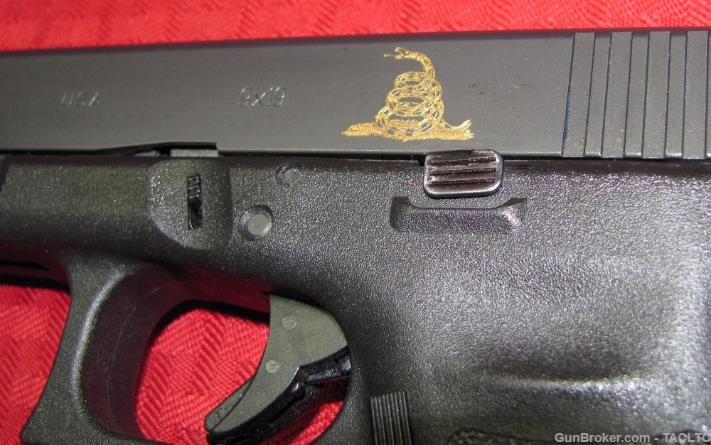 GLOCK 19 GEN3 "DON'T TREAD ON ME" ENGRAVED 2 MAGS-img-16