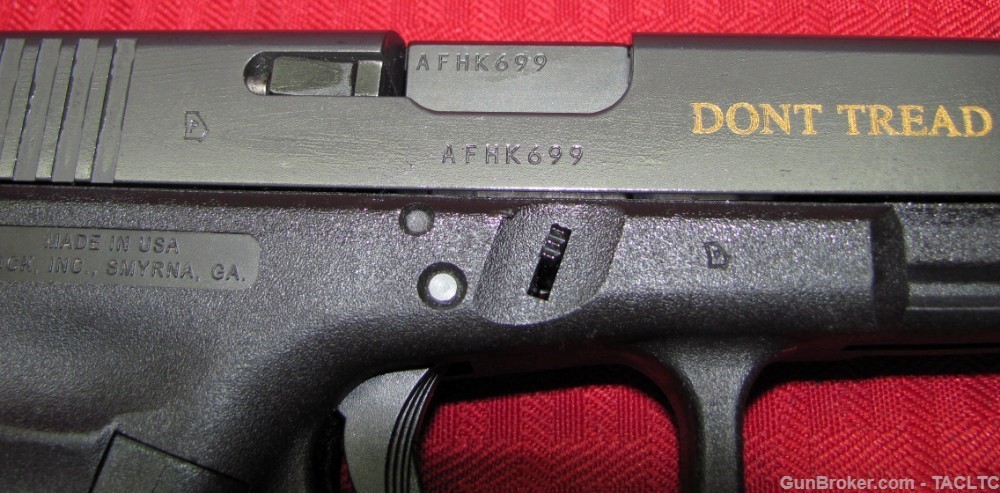 GLOCK 19 GEN3 "DON'T TREAD ON ME" ENGRAVED 2 MAGS-img-2