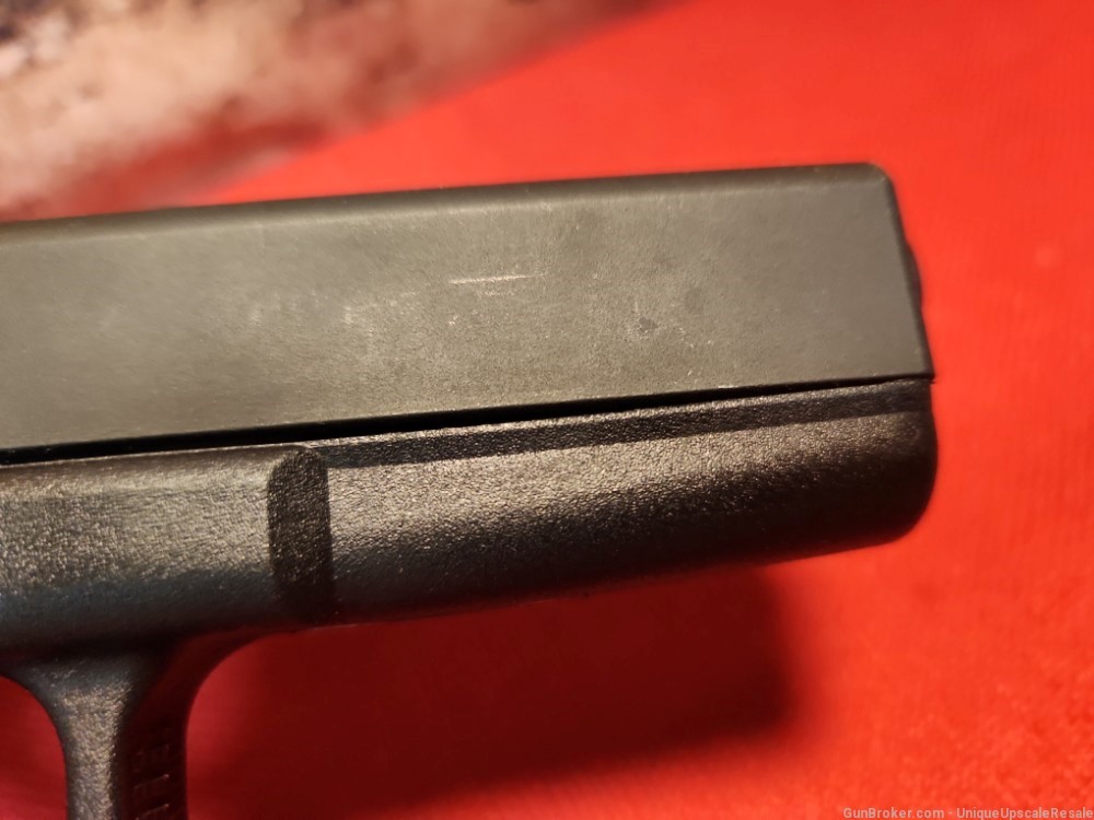 Glock 17 9mm 2nd generation with box, 2-17 rd magazines-img-8