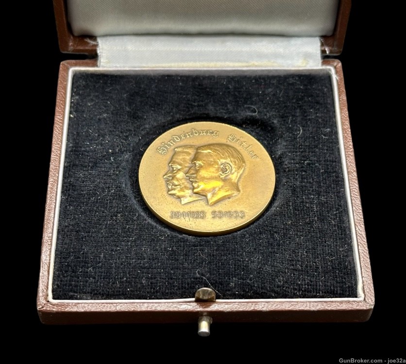 WW2 AH Hindenburg 1933 Friendship Medal w Case sa badge WWII 1933 NSDAP-img-2