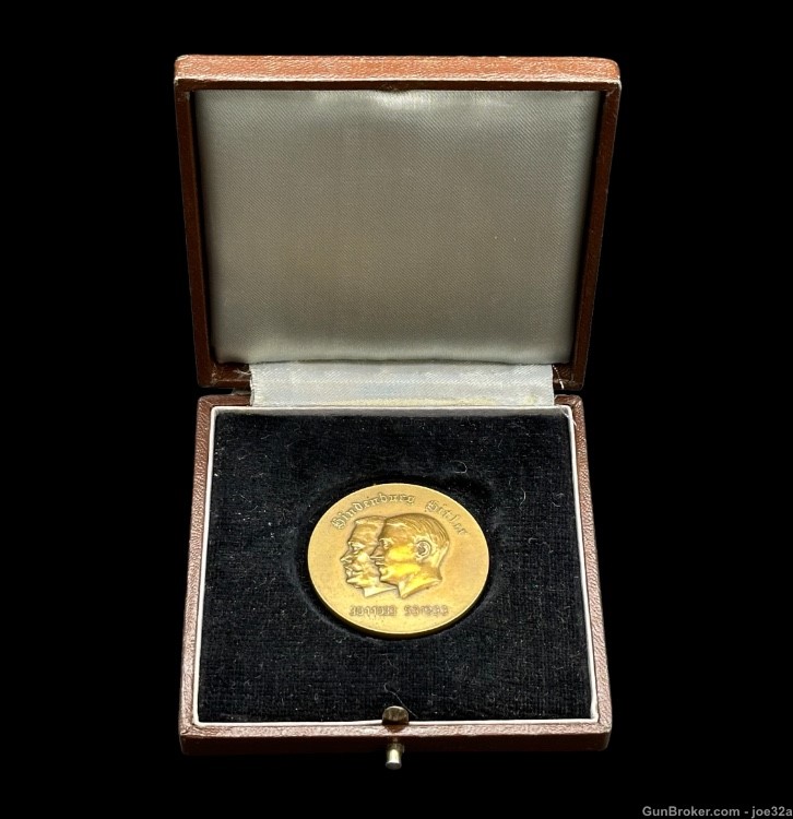 WW2 AH Hindenburg 1933 Friendship Medal w Case sa badge WWII 1933 NSDAP-img-1