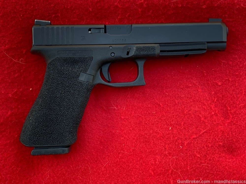 LNIB Glock 34 Gen 3, blued, 9mm, 3 mags, CA Compliant-img-3