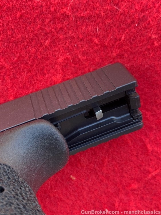 LNIB Glock 34 Gen 3, blued, 9mm, 3 mags, CA Compliant-img-13