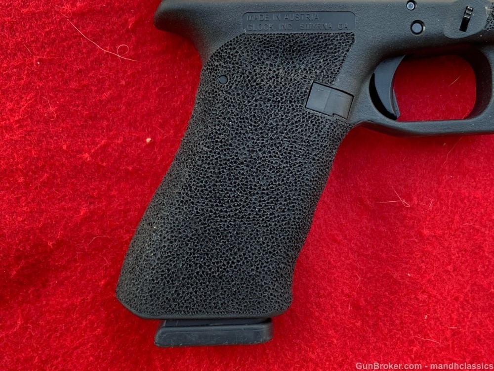 LNIB Glock 34 Gen 3, blued, 9mm, 3 mags, CA Compliant-img-4