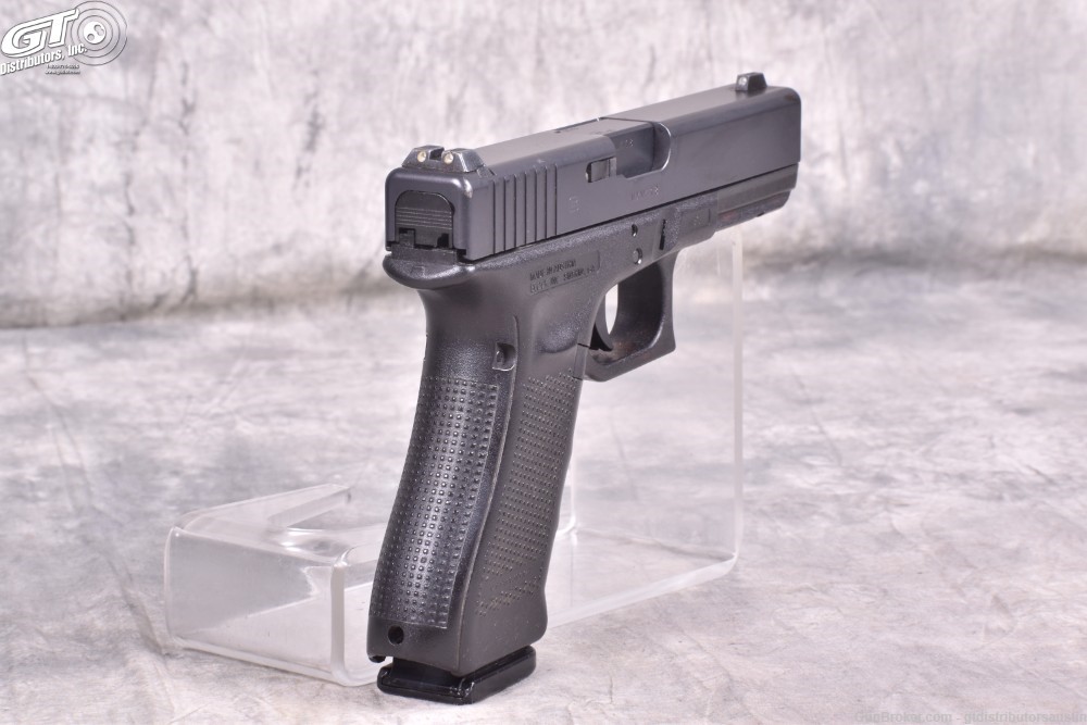Glock Model 22 GEN 4 .40 S&W with three magazines and case-img-3