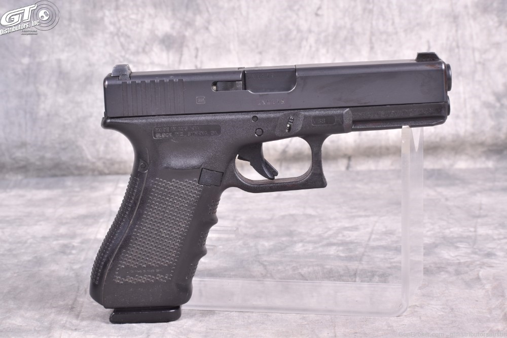 Glock Model 22 GEN 4 .40 S&W with three magazines and case-img-2