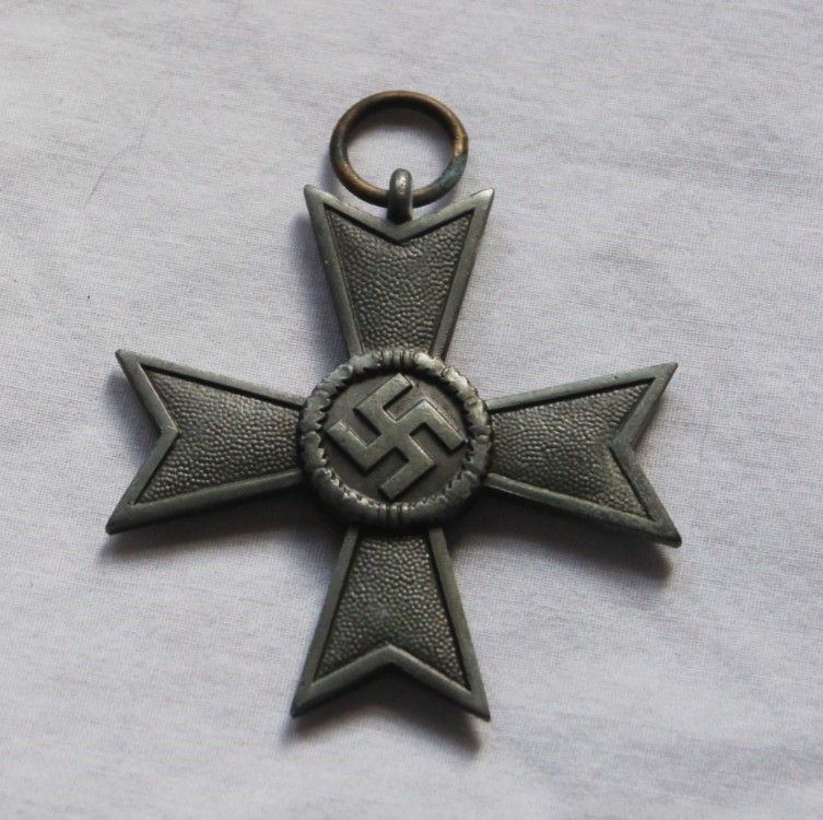 WWII German 1st Class War Merit Cross Third Reich 1939 Medal WW2-img-0