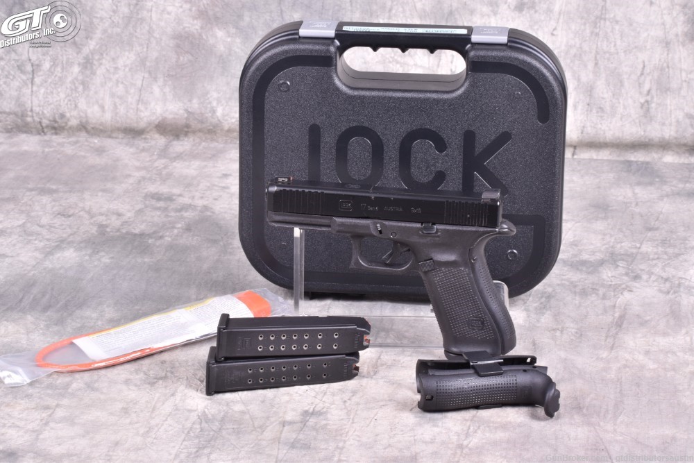 Glock 17 GEN 5 9mm case and three magazines TEXAS STATE PARK POLICE LOGO-img-0