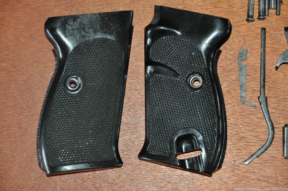 Walther P1 2/82 9mm Grips Trigger Hammer & Parts-img-1