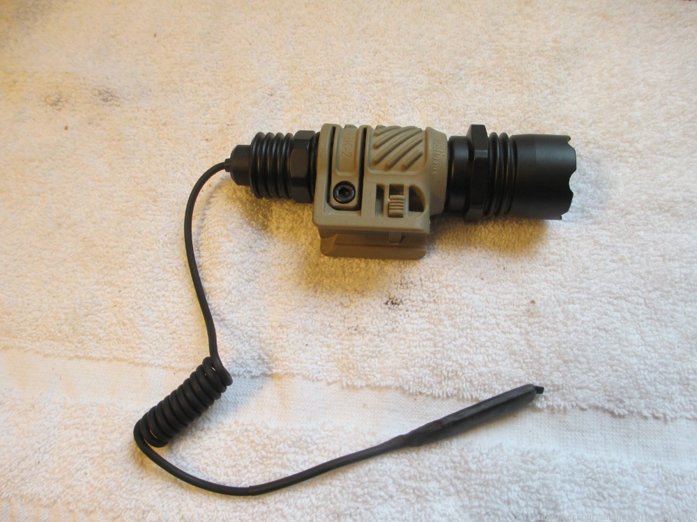 UTG Model 8917Z Tactical Flashlight-img-0