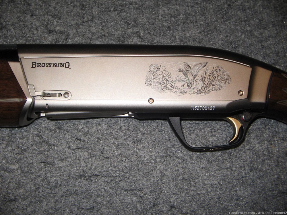 Browning Maxus shotgun in .12GA CLEAN!!-img-8