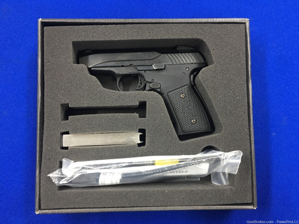 Remington R51, comes w/ factory box & papers, 2 mags, chambered in 9mm-img-5