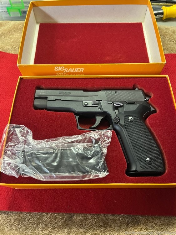 West German Sig Sauer  226 P226 Tysons Corner Unfired In Box  - 1984 "JE"-img-0