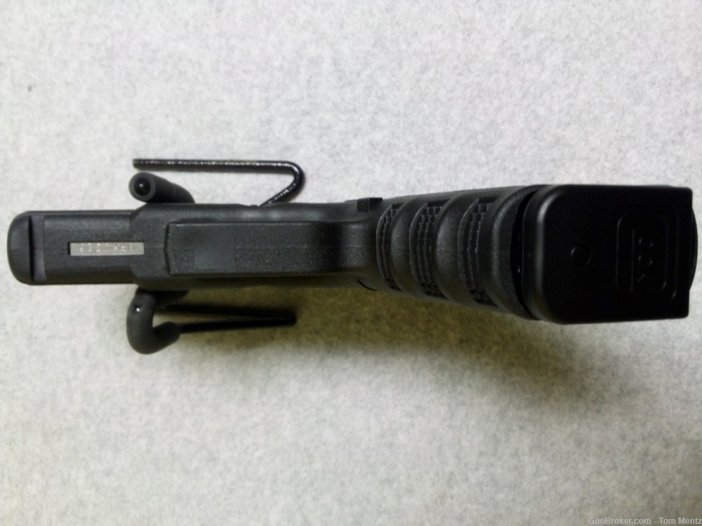 Glock 19 Semi Auto Pistol, 9x19, 4.02" Barrel, 3 mags And Case-img-16