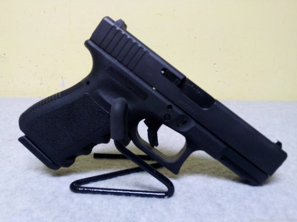 Glock 19 Semi Auto Pistol, 9x19, 4.02" Barrel, 3 mags And Case-img-5