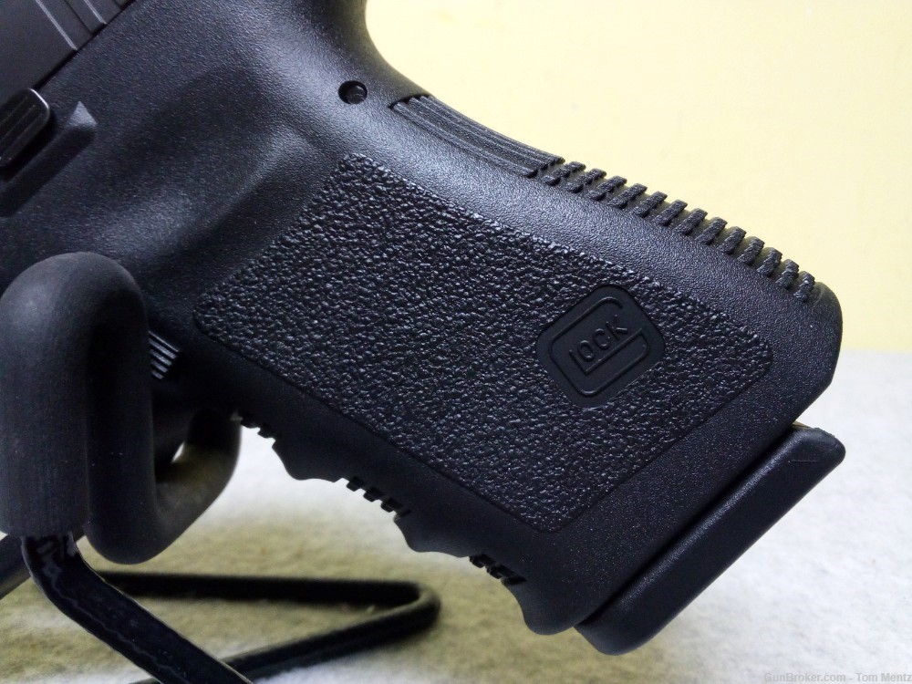 Glock 19 Semi Auto Pistol, 9x19, 4.02" Barrel, 3 mags And Case-img-2