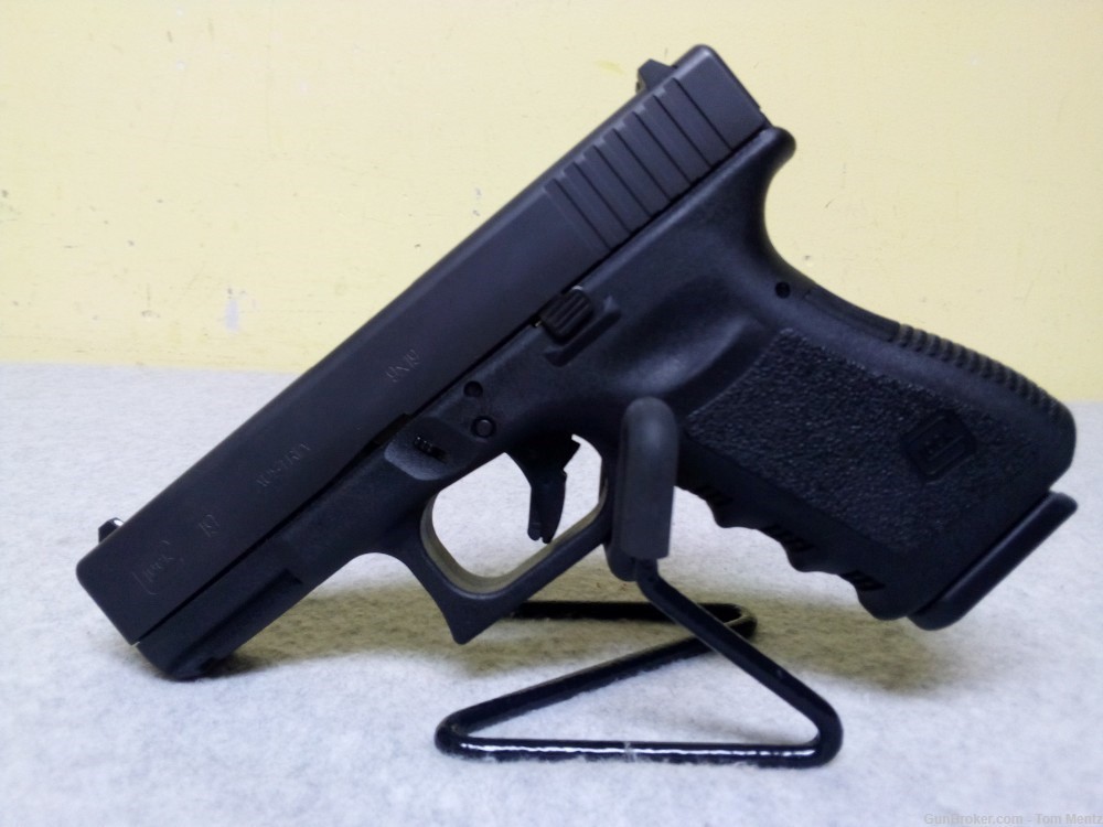 Glock 19 Semi Auto Pistol, 9x19, 4.02" Barrel, 3 mags And Case-img-1