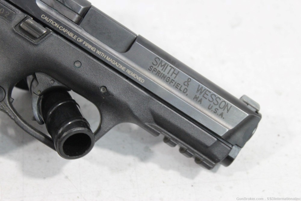 Smith & Wesson M&P40-img-13