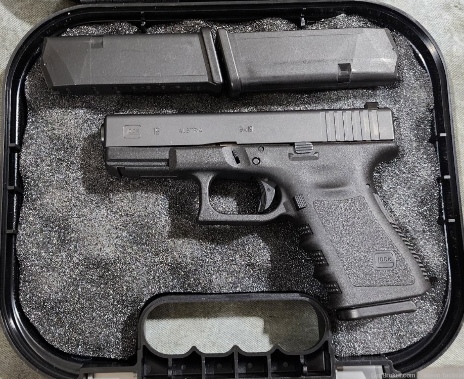 Police Trade EXCELLENT Gen3 Glock 19 9mm 3 Mags Trijicon NS-img-0