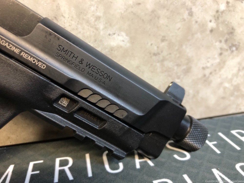 Smith & Wesson M&P45 M2.0 Pistol w/ threaded barrel-img-3