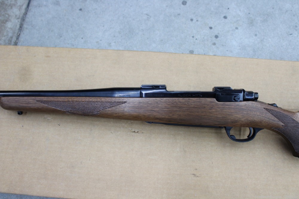Ruger Model 77  in 7mm Remington Magnum VERY NICE!-img-7