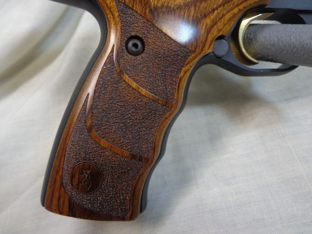 Browning Buck Mark Plus Rosewood, Pistol, 22LR w/Extras - .01 Start!-img-2