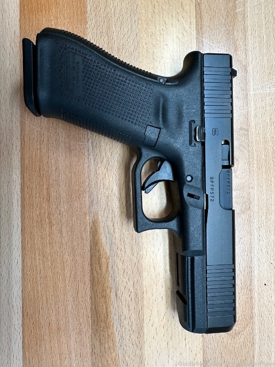 Glock 17- G17 Gen5 9mm Semi Pistol -img-2