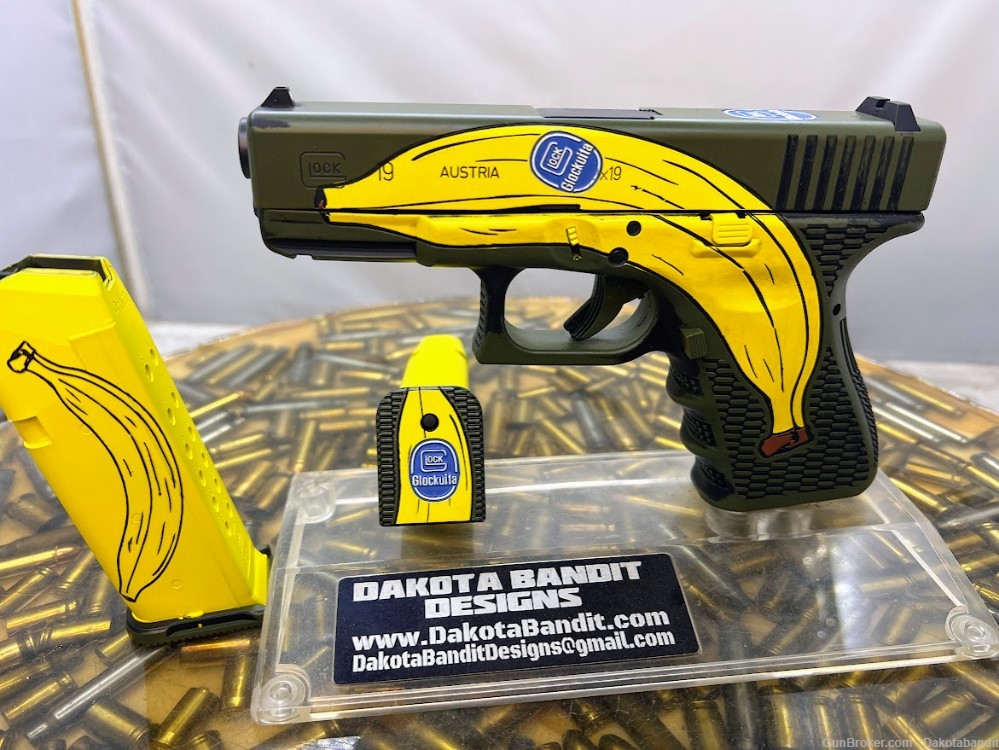 Glock 19 Banana, Cerakote and Engraved, With Custom Case by Dakota Bandit-img-10