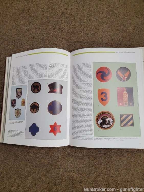 Illustrated Encyclopedia of MILITARY INSIGNIA of the 20th Century-img-2