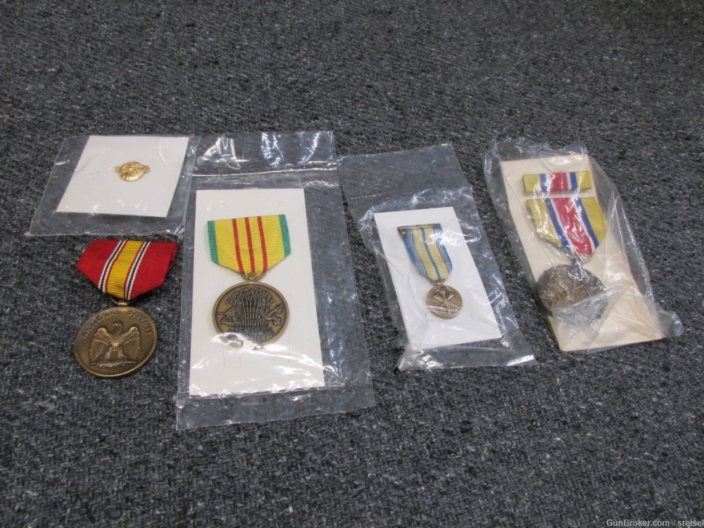 LOT OF 4 U.S. MILITARY MEDALS-ARMED FORCES RESERVE-REPUBLIC OF VIETNAM -img-0