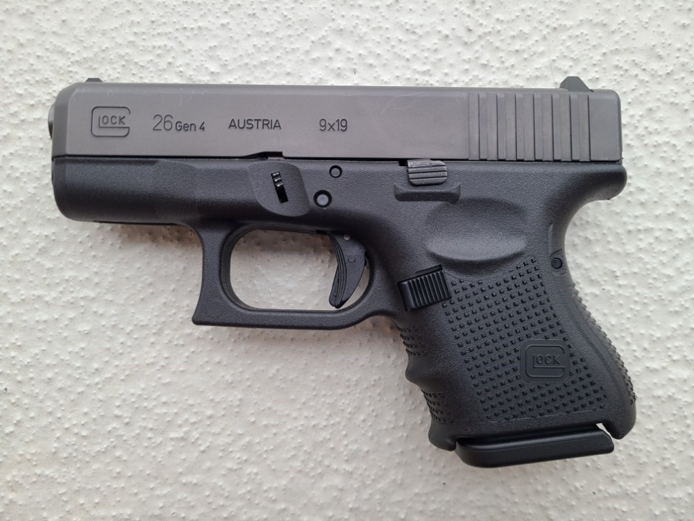 Glock G26 Gen 4 9mm 9 x 19 with case and manual-img-1