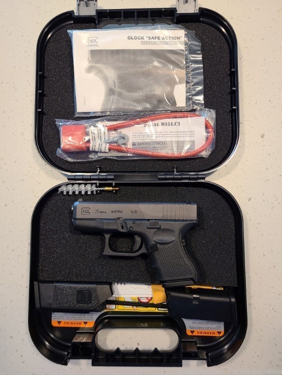 Glock G26 Gen 4 9mm 9 x 19 with case and manual-img-0