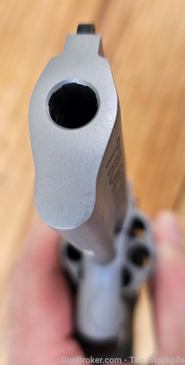 Taurus 627 Tracker .357 Magnum 7 Shot 4" Bbl Stainless Factory Sights-img-4