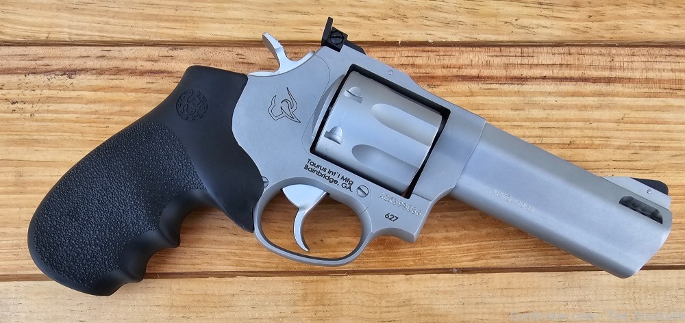 Taurus 627 Tracker .357 Magnum 7 Shot 4" Bbl Stainless Factory Sights-img-1