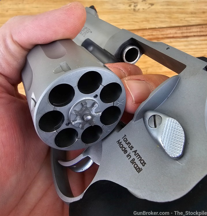 Taurus 627 Tracker .357 Magnum 7 Shot 4" Bbl Stainless Factory Sights-img-7