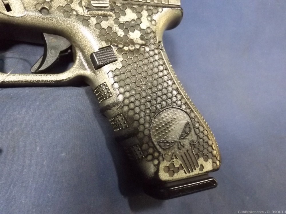 Glock G22 Gen 4 40 S&W Custom "Punisher" & Hex Distressed Semi-Auto Pistol-img-4
