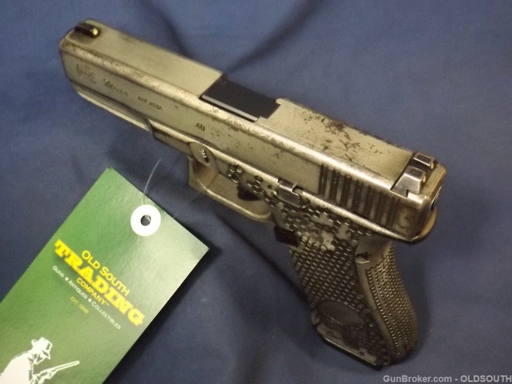 Glock G22 Gen 4 40 S&W Custom "Punisher" & Hex Distressed Semi-Auto Pistol-img-10