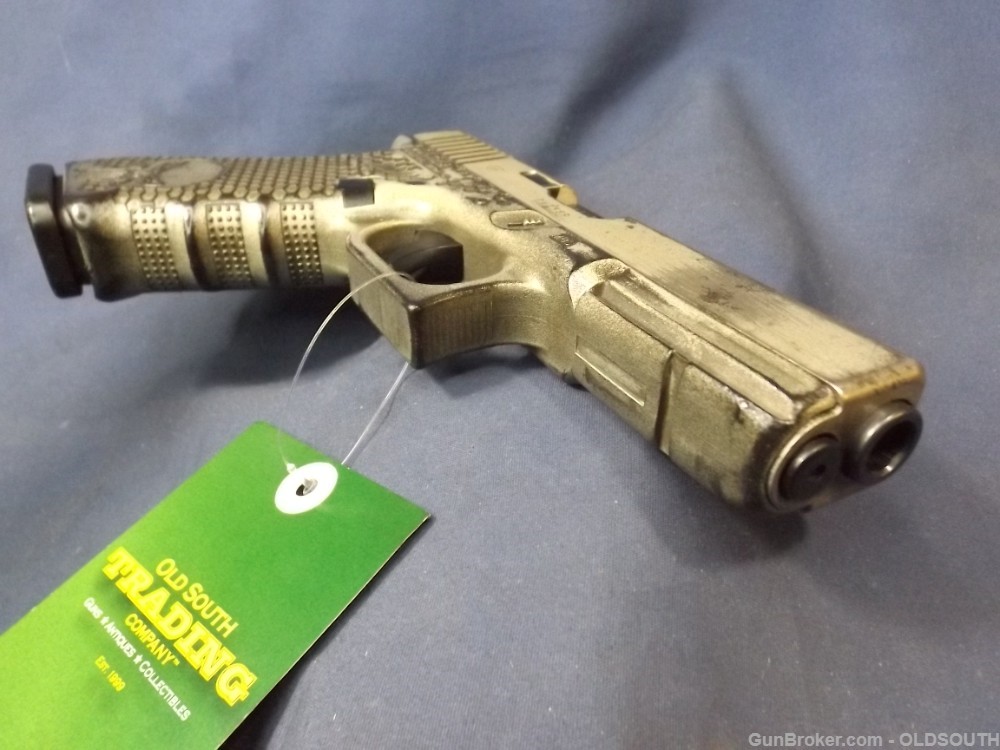 Glock G22 Gen 4 40 S&W Custom "Punisher" & Hex Distressed Semi-Auto Pistol-img-15
