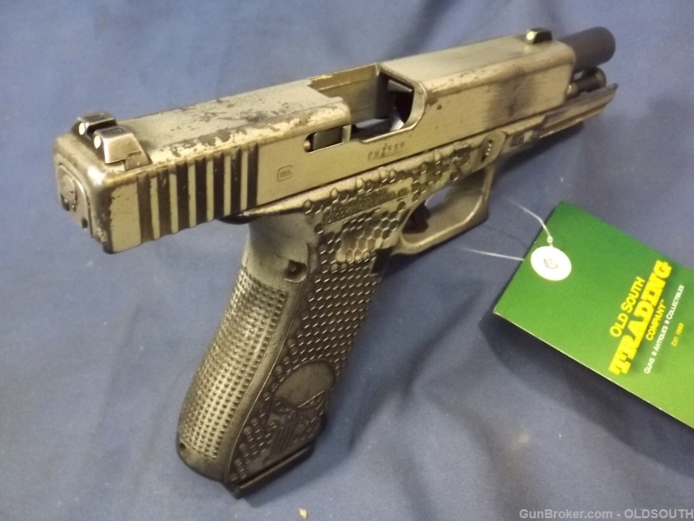 Glock G22 Gen 4 40 S&W Custom "Punisher" & Hex Distressed Semi-Auto Pistol-img-13
